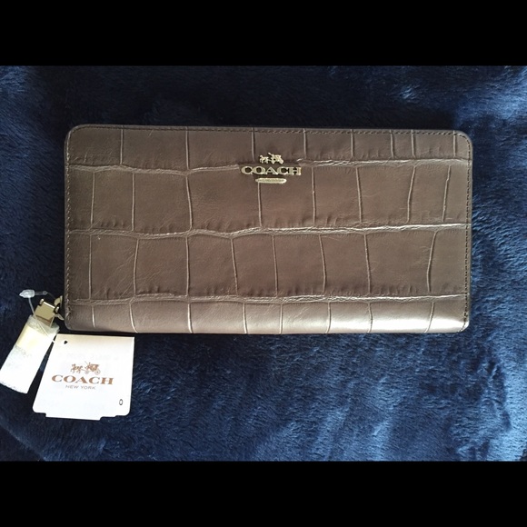 **sold**COACH wallet zip