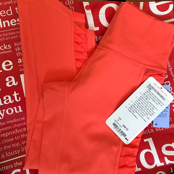 NWT LULULEMON SUNSHINE SALUTATION CROP -- Size 6 - Picture 2 of 4