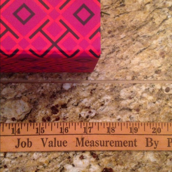 Tory Butch box 17" x 13" x 3.5" with tissue - Picture 2 of 2