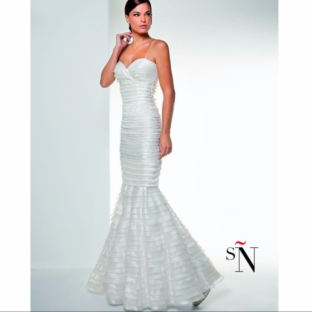 Stunning Mermaid cut Wedding Dress by Sonia Pena
