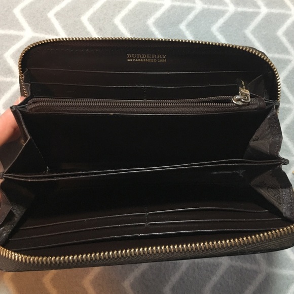 {Authentic Burberry Purse and Wallet} - Picture 2 of 4