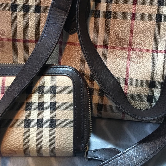 {Authentic Burberry Purse and Wallet} - Picture 4 of 4