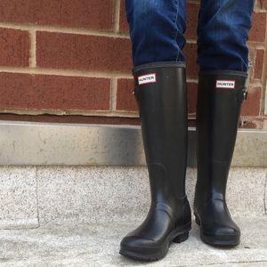 Hunter boots size 6 black