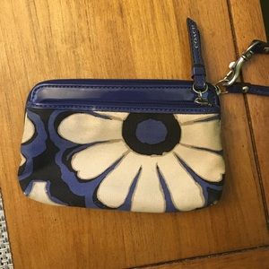 Coach daisy wristlet