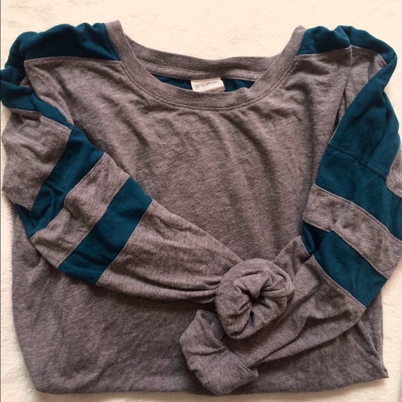 PINK Victoria's Secret Tops - PINK SWEATSHIRT