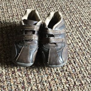 Boys shoes size 10