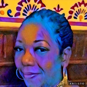 Meet your Posher, Lucy