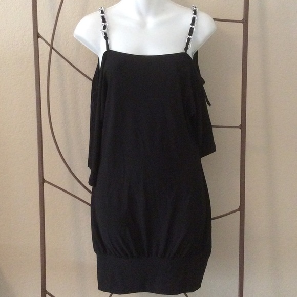 Off the shoulder sleeve dress