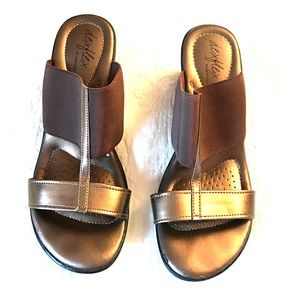 Bronze wedge sandal