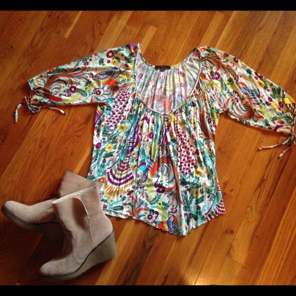 HOLD - ⬇️ 2 FOR $10 /  🤘Funky retro top!