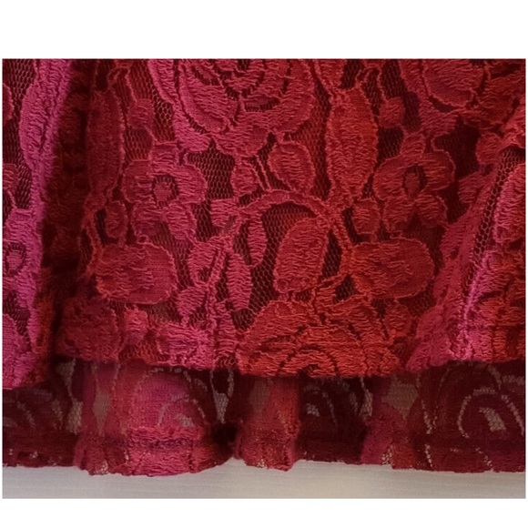 LAUREN CONRAD RED PLUM LACE PEPLUM TOP - Picture 3 of 4