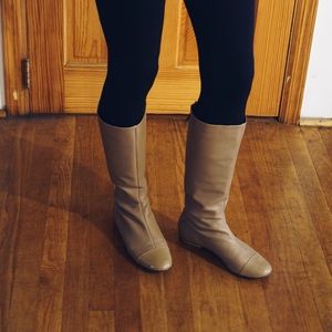 Schutz boots, size 8. Great condition. Nude