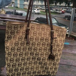Micheal Kors tote