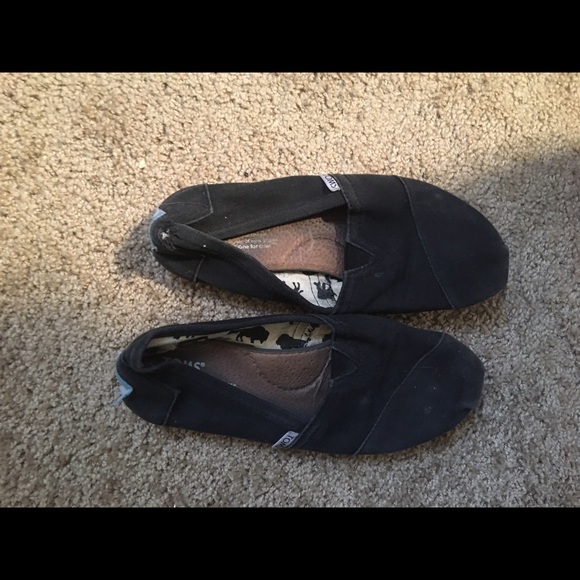 Worn black toms