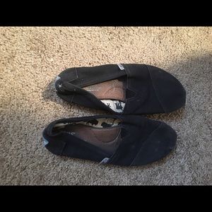 Worn black toms