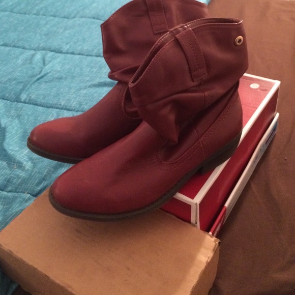 Slouched ankle boots