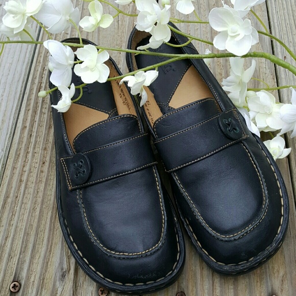 Born Slip On Leather Shoes Size 7.5
