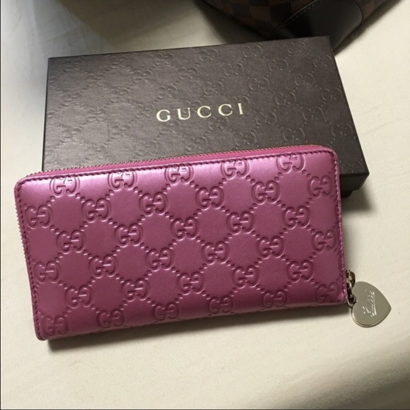 Gucci pink wallet comes with box and tag