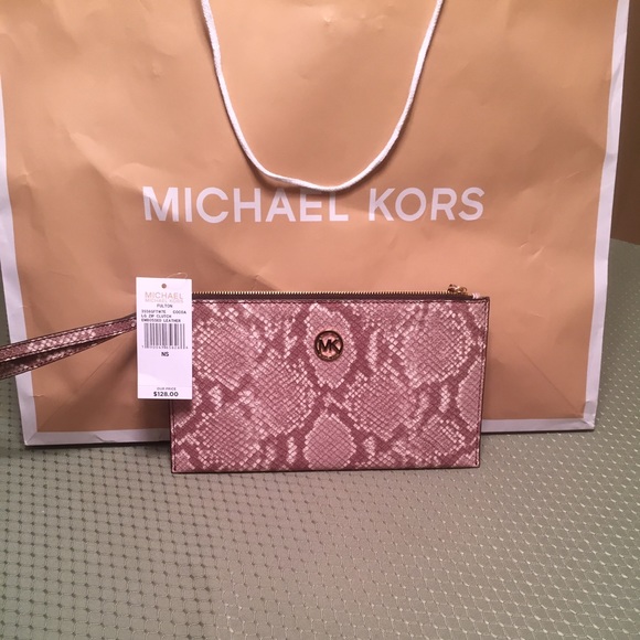 Michael Kors Handbags - 💯Authentic Michael Kors Lg Clutch/Wristlet