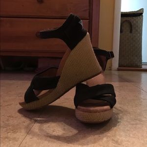 TOMS wedges