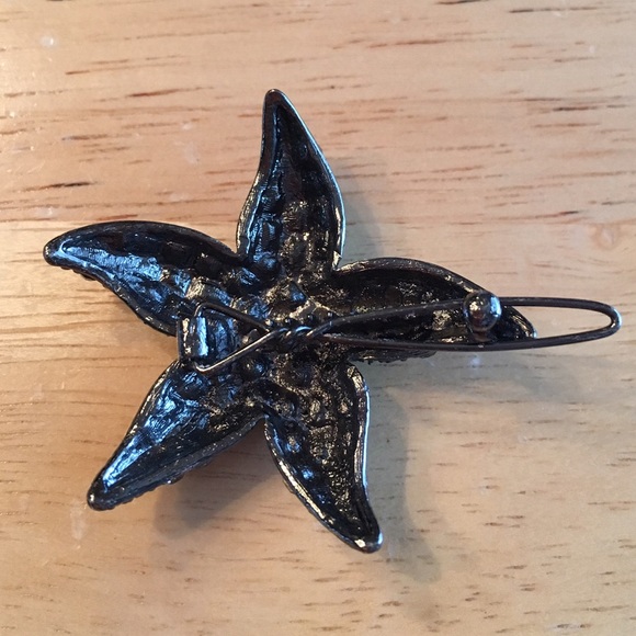 SOHO Style Small Starfish Barette - Picture 4 of 4