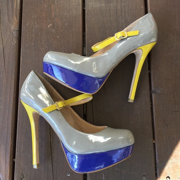 Steve Madden Shoes - Steve Madden Mary Jane pumps size 8.
