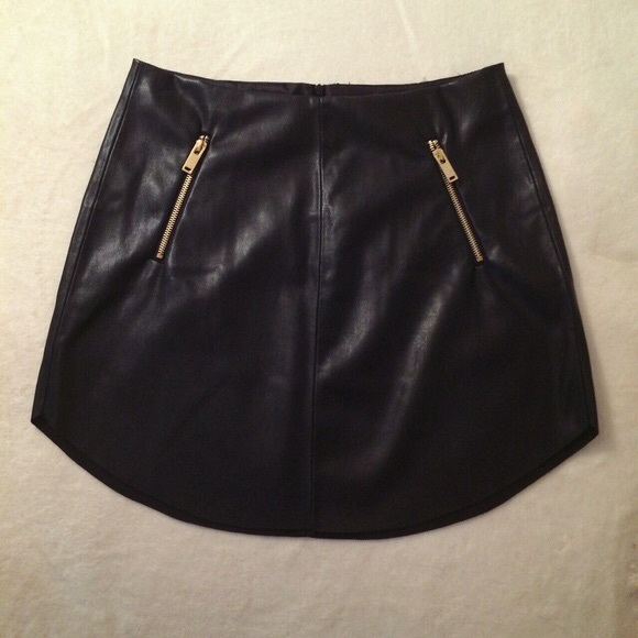 Faux leather mini skirt