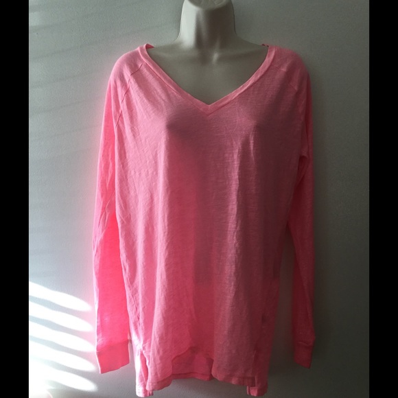 VS Pink tee