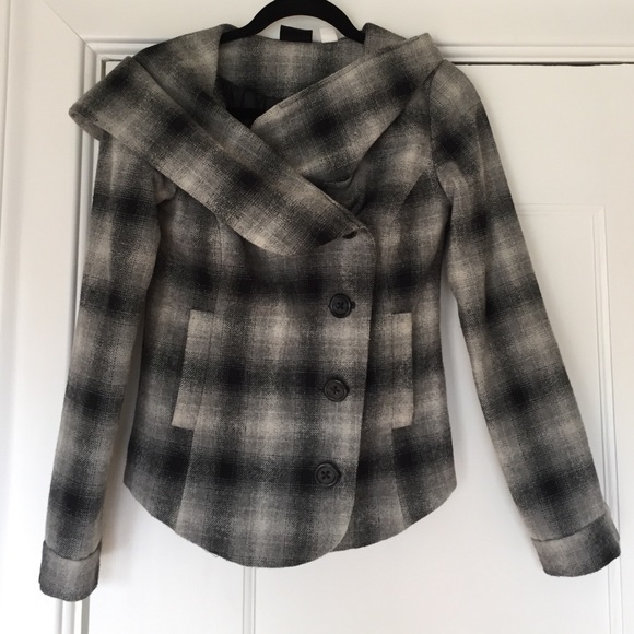 BDG Plaid coat. Huge hood