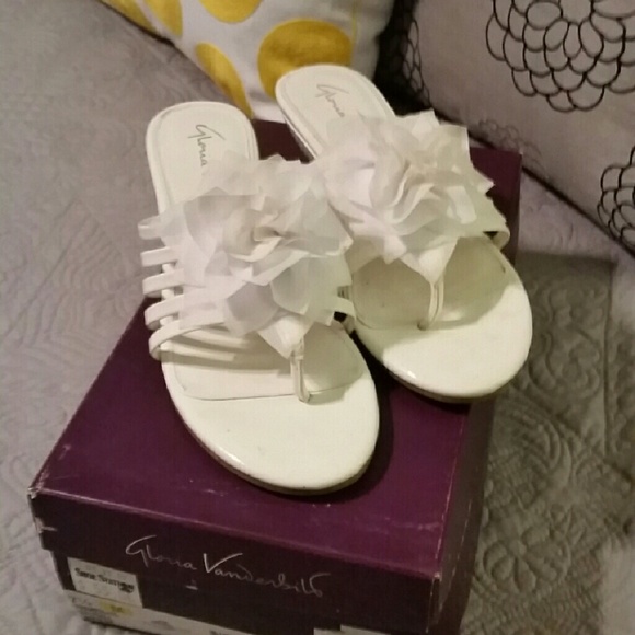 Sandles - Sold - Picture 2 of 4