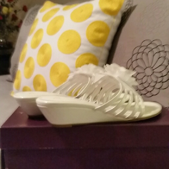 Sandles - Sold - Picture 3 of 4