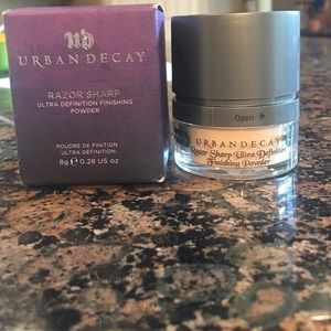 Urban Decay Razor Sharp Finishing Powder