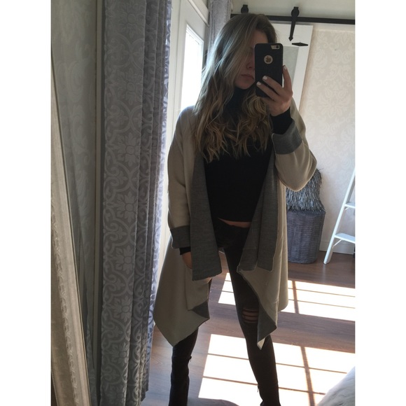 •SOLD•Two tone cardi - Picture 2 of 3