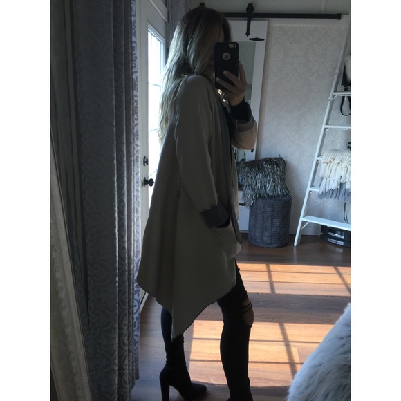 •SOLD•Two tone cardi - Picture 3 of 3