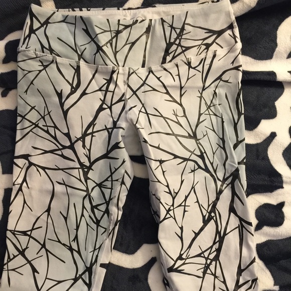 Splits 59 crops with tree branch pattern.