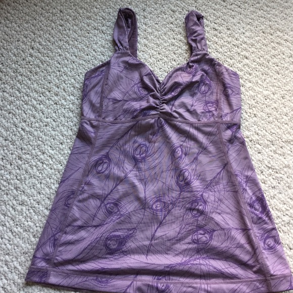 Lululemon sports top with bra pads (optional)