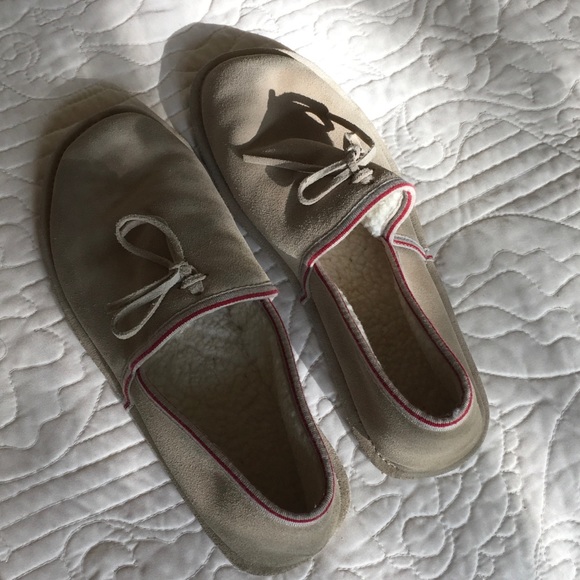 Gap slippers
