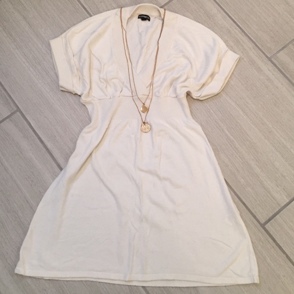 Express off white v-neck tunic XS