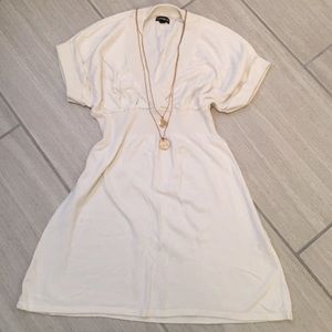 Express off white v-neck tunic XS