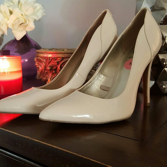 G by Guess Tan patent pumps