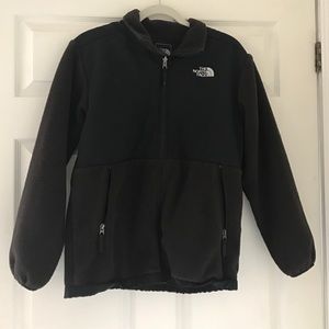 The North Face BOYS Denali Jacket. Dark brown