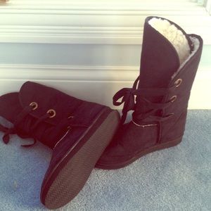 Black shearling lined boots