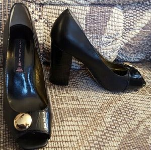 Steven Steve Madden 7.5 black patent leather heels