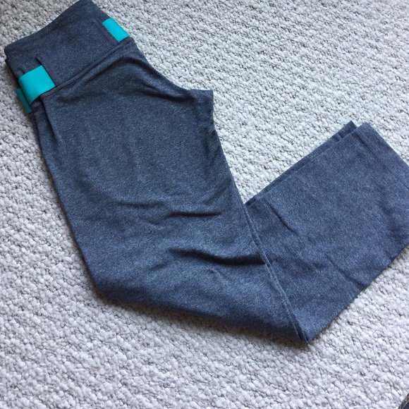 Lululemon belted cropped ath-leisure pants