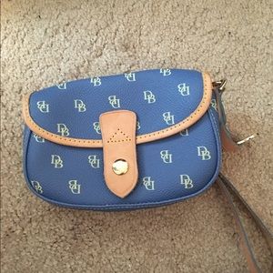 Dooney and Bourne leather leather wristlet