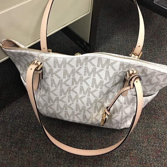 White Michael Kors Jet Set Tote