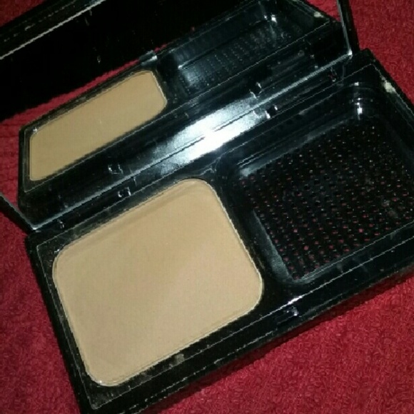 BOBBI BROWN - POWDER FOUNDATION