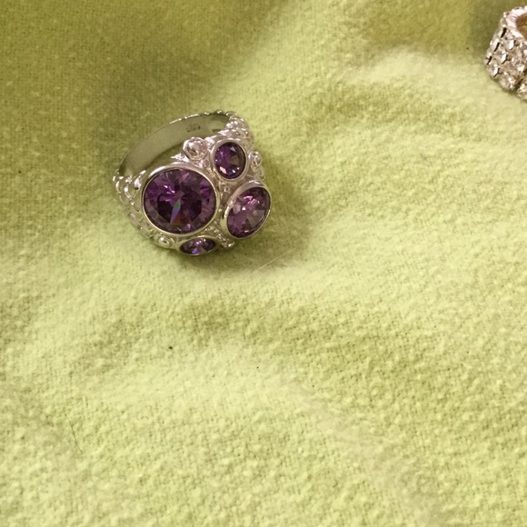 Sterling party ring with amethysts, 8 - Picture 3 of 3