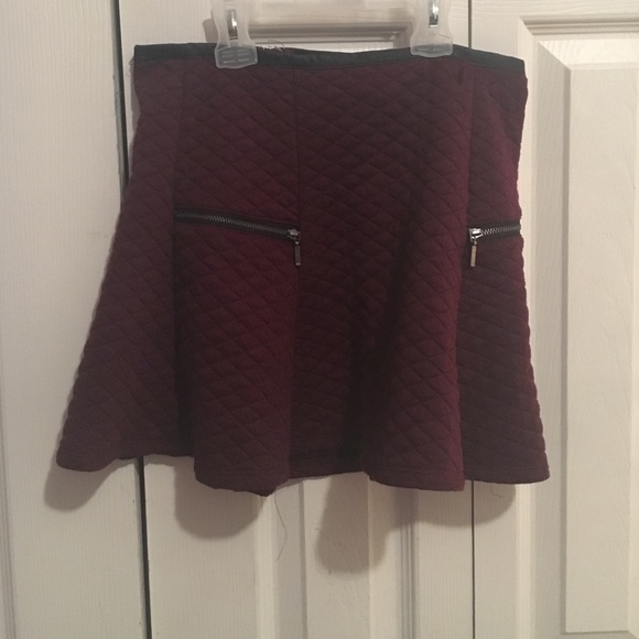 High wasted PACSUN maroon skirt