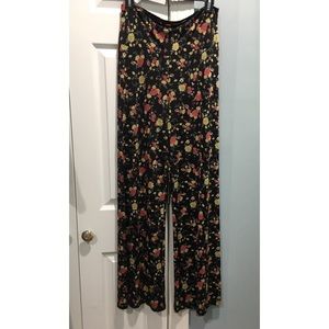 Cute Slouchy Pants.. Never Worn